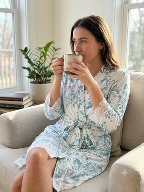 Peruvian Connection Pima Cotton Lace-Trim Robe size S